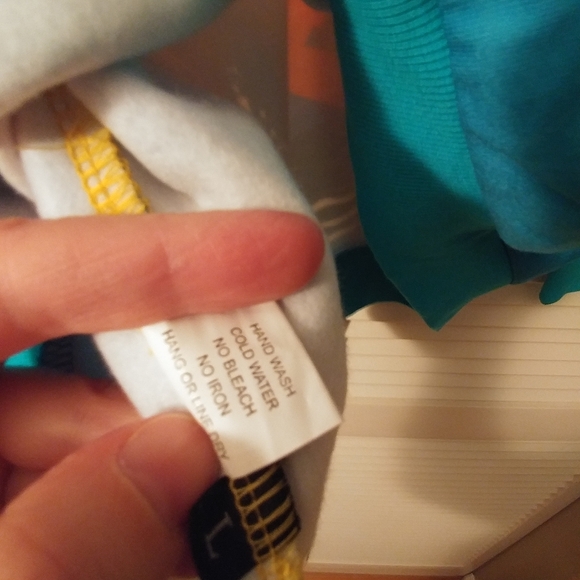 NWT Mele Kaliki Maka sweatshirt - Picture 5 of 5